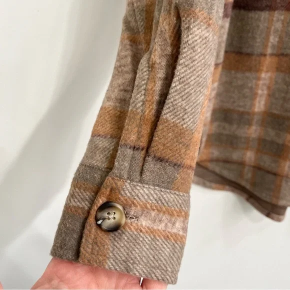 Beachlunchlounge neutral tan brown plaid shirt shacket woman’s size small - Picture 6 of 8